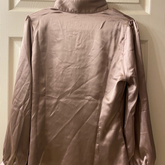 EVNL lavender blouse size L with cuffed sleeves - Picture 2 of 3